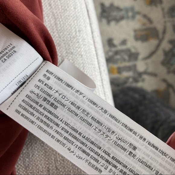 👚A&F Long-Sleeve Seamless Fabric Asymmetrical Cutout Top👚 - Picture 3 of 6